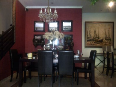 Rumah 2 lantai area Menteng dekat jalan sudirman dan Thamrin