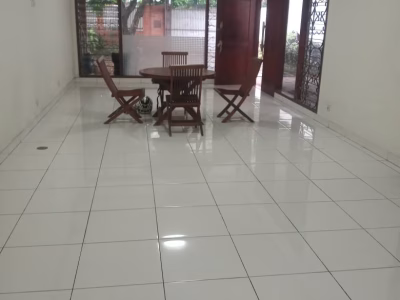 Rumah sewa area Cikini , Jakarta Pusat bisa dijadikan office ataupun tempat usaha