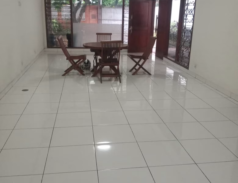 Rumah sewa area Cikini , Jakarta Pusat bisa dijadikan office ataupun tempat usaha