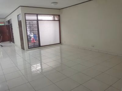 Rumah sewa area Cikini , Jakarta Pusat bisa dijadikan office ataupun tempat usaha