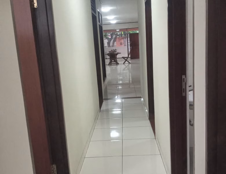 Rumah sewa area Cikini , Jakarta Pusat bisa dijadikan office ataupun tempat usaha