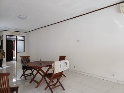 Rumah sewa area Cikini , Jakarta Pusat bisa dijadikan office ataupun tempat usaha