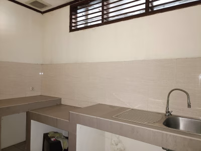 Rumah sewa area Cikini , Jakarta Pusat bisa dijadikan office ataupun tempat usaha