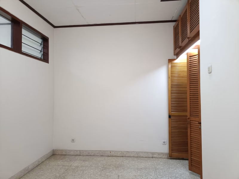 Rumah sewa area Cikini , Jakarta Pusat bisa dijadikan office ataupun tempat usaha
