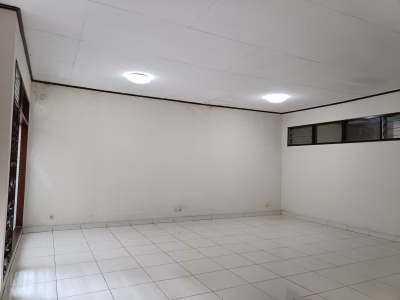 Rumah sewa area Cikini , Jakarta Pusat bisa dijadikan office ataupun tempat usaha