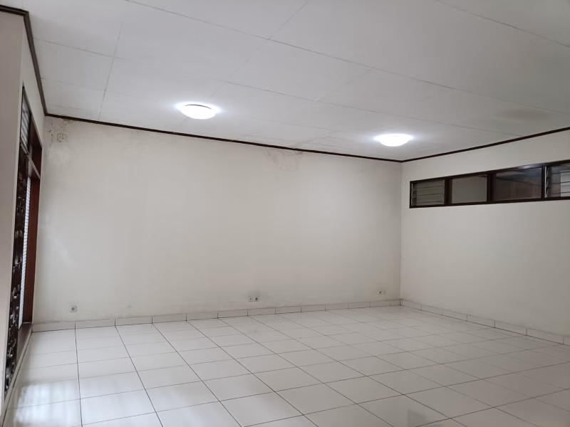 Rumah sewa area Cikini , Jakarta Pusat bisa dijadikan office ataupun tempat usaha